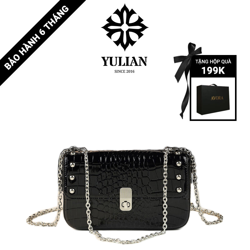 EP4-02 - Studded Chain Crossbody - Túi Đeo Chéo Đinh Tán